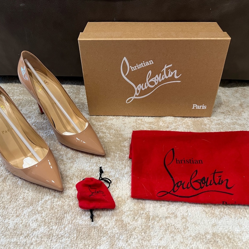 Amazing condition authentic Christian louboutins style decollette 544 100 pump